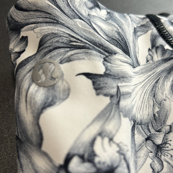 Lululemon Train Times 7/8‎ Pant 25" Women’s 6
Light Garden White Black / Black - Picture 12 of 12